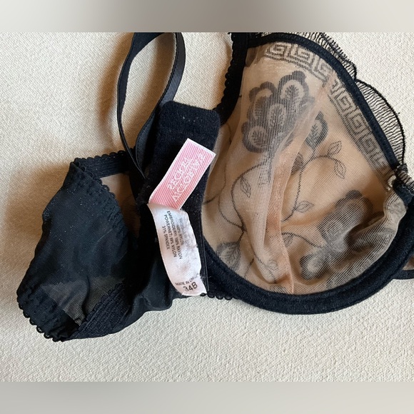 Victorias Secret Bra And Panty Set - Picture 8 of 9